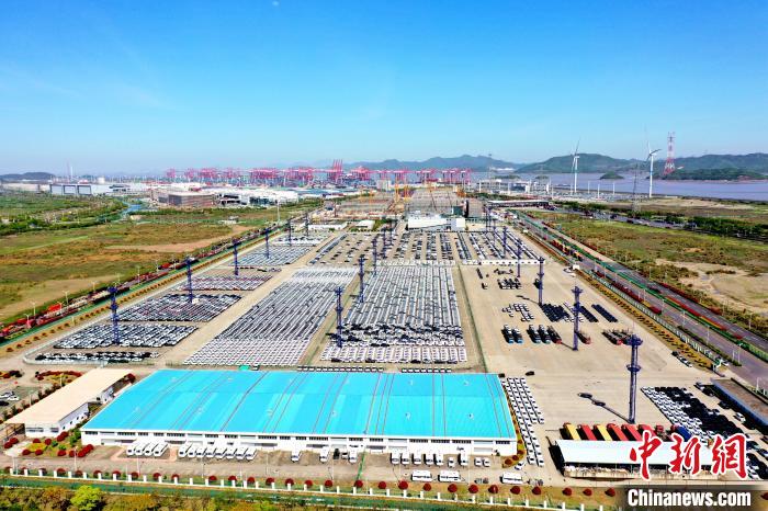 浙江宁波新能源汽车忙出海 四月出口货值同比增长超八成(图1)
