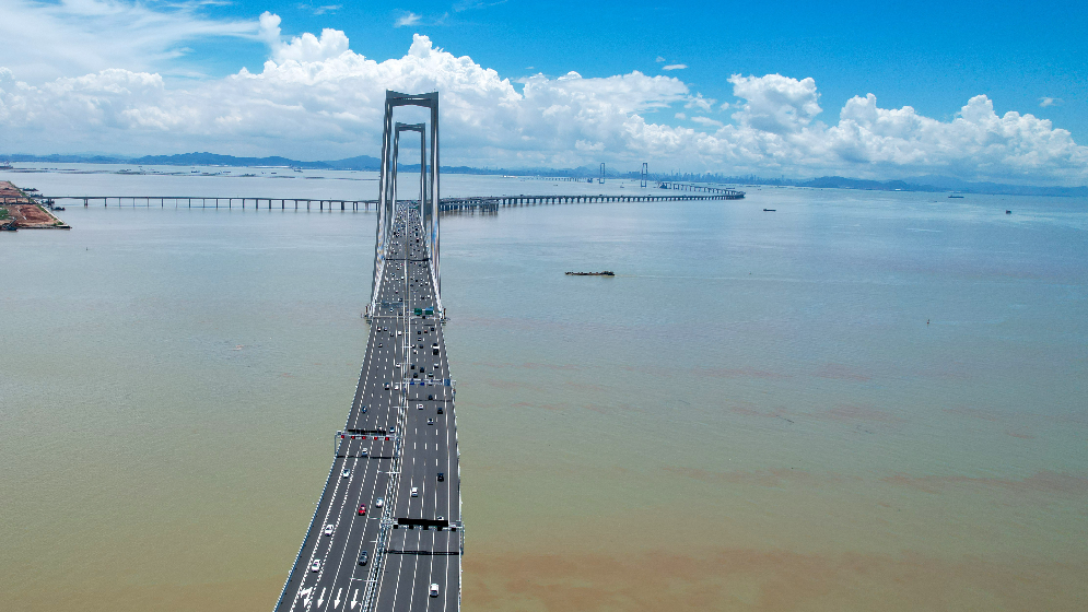 深中通道开通后首周总车流量超72万车次 日均车流量超10万车次(图1)