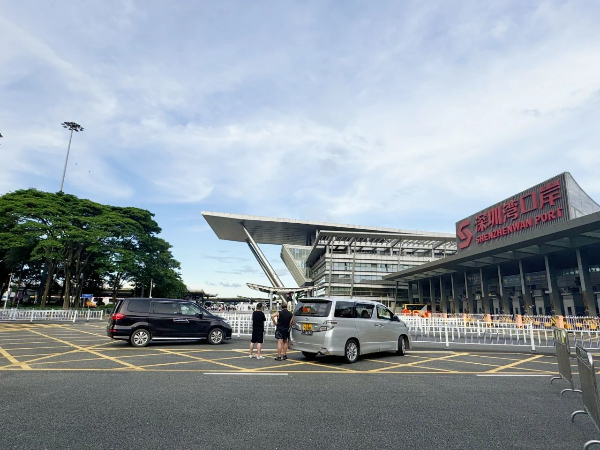 深圳湾口岸“热辣滚烫”(图1)